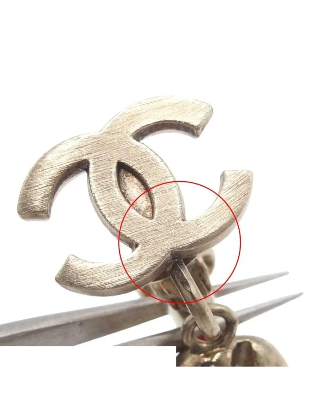 Chanel Earrings Light Gold Metal CC Logo Rhinestone Seashell Costume 05c
